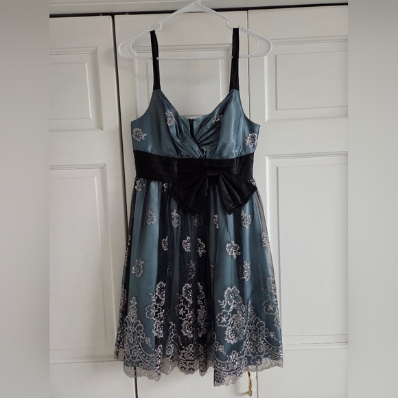 Morgan & Co. Blue and Black Floral Dress - Picture 2 of 3